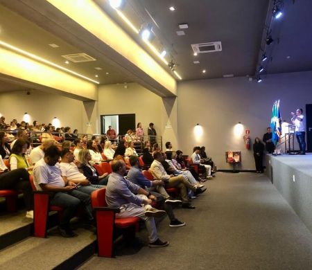 Pressão no ambiente escolar coloca saúde mental de diretores em debate&nbsp;