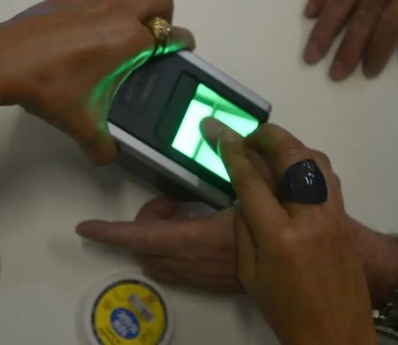 INSS alerta para golpes que usam informação falsa sobre biometria