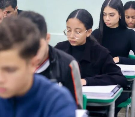 Brasil tem 64 milhões sem educação básica completa e EJA atende apenas 1,5%