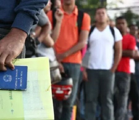 Brasil tem 38,8 milhões de informais e governo enfrenta pressão por empregos