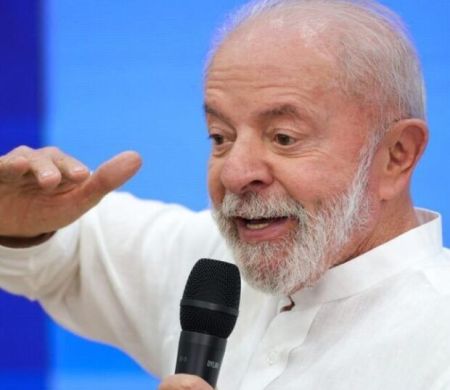 Lula busca substituto de Múcio e avalia indicar mulher para Defesa