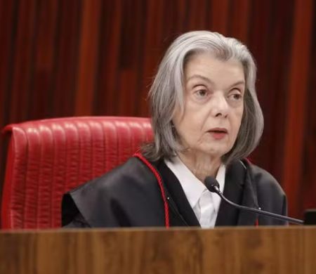 Cármen Lúcia interrompe julgamento da revisão da vida toda do INSS