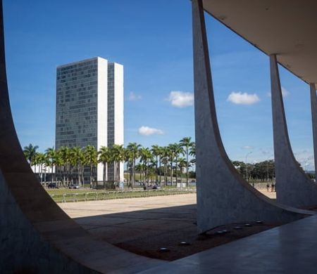 Crise fiscal leva governo do PT a bloquear R$ 1,6 bilhão do Orçamento