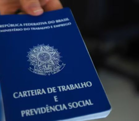 Desemprego cai a 6,1% no trimestre e segue no menor patamar da história