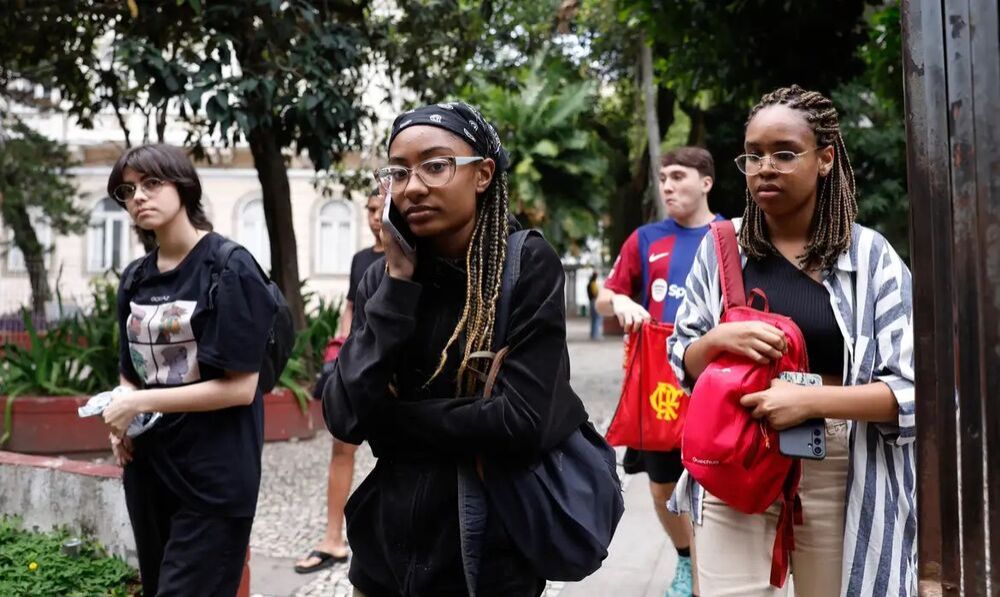 Alunos em busca de notas do Enem (Foto: Tânia Rêgo/ABr)