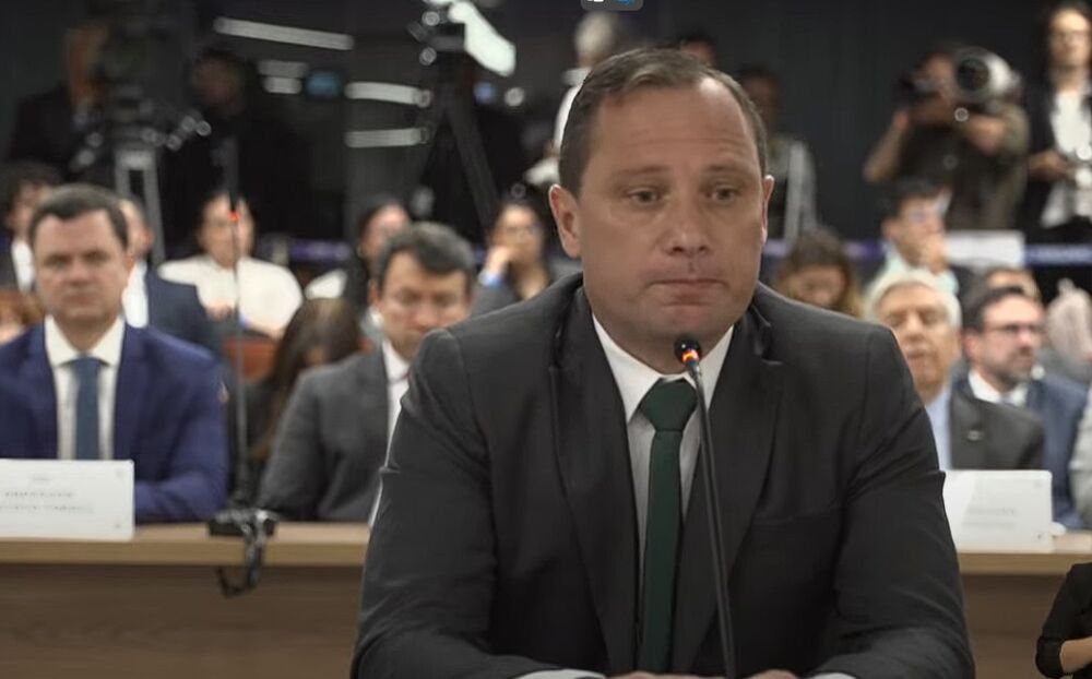 O tenente-coronel Mauro Cid em depoimento ao STF nesta segunda-feira (09) (Foto: Reprodução/Youtube/Rádio e TV Justiça)