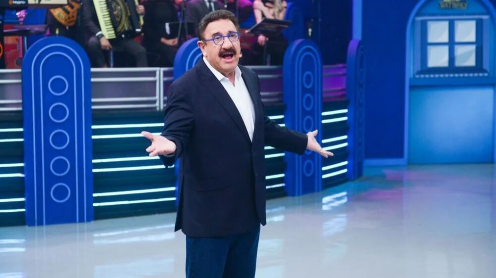 Ratinho reclama de seu programa ir ao ar mais cedo às segundas no SBT por conta do "The Voice Brasil" (Lourival Ribeiro e Francisco Cepeda/SBT)