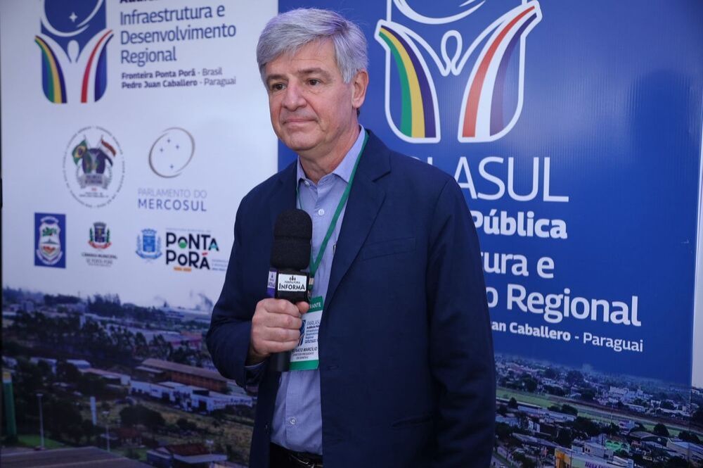 O diretor-presidente da Sanesul, Renato Marcílio, fala durante o evento. (Foto: Acom)